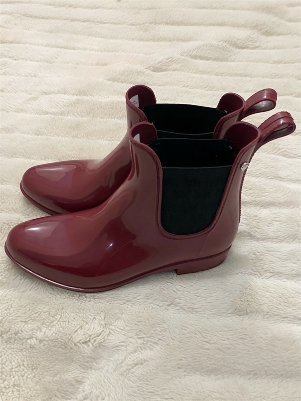 MICHAEL Michael Kors Charm Gore Glossy Red Rain Bootie Boots Size 8